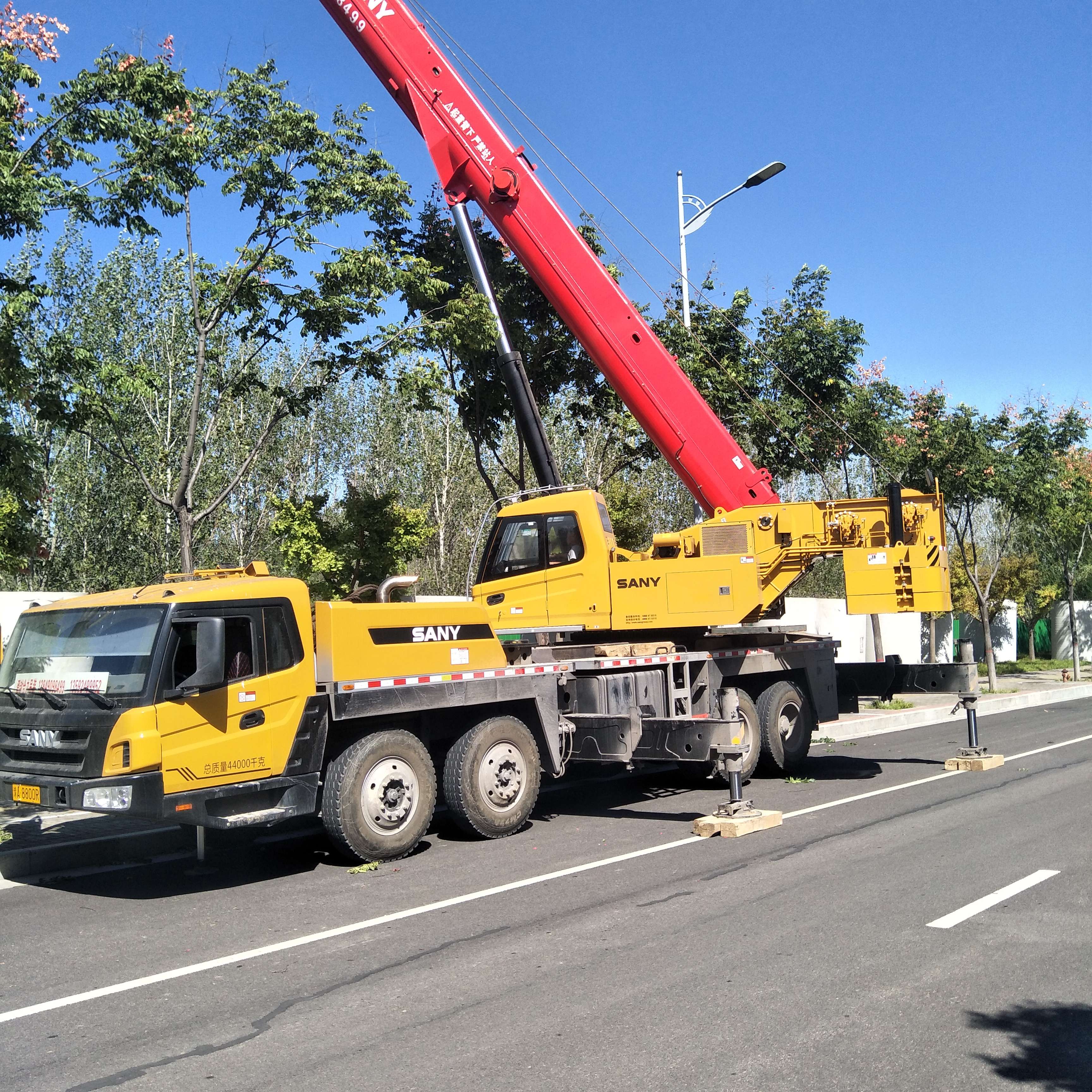 使用室外吊車時不能忽視的注意事項-- 登封市合力吊裝搬運有限公司