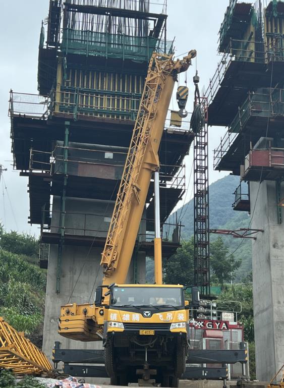 鎮(zhèn)雄吊車租賃公司司機(jī)應(yīng)掌握的技能和素質(zhì)-- 鎮(zhèn)雄騰飛吊車租賃有限公司