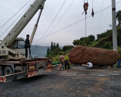 電路維修工程使用高空作業(yè)車的好處有哪些？-- 重慶鵬幅機械設備租賃有限公司