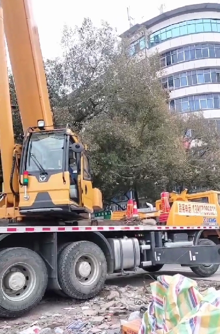 竹溪吊車租賃公司談防止吊車漏油的方法-- 竹溪縣萬(wàn)兵租賃服務(wù)經(jīng)營(yíng)部 