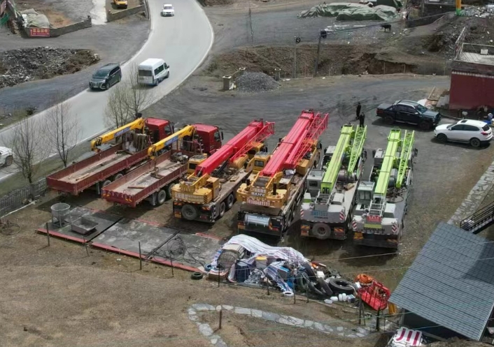 甘孜新都橋的吊車出租市場如何？-- 甘孜州新都橋起航機(jī)械租賃公司