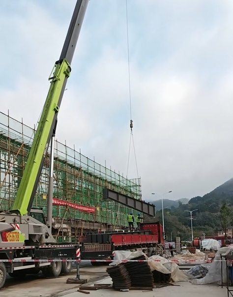 吊車在極端天氣條件下能保障安全操作嗎？-- 旬陽市宏安工程機(jī)械租賃有限公司