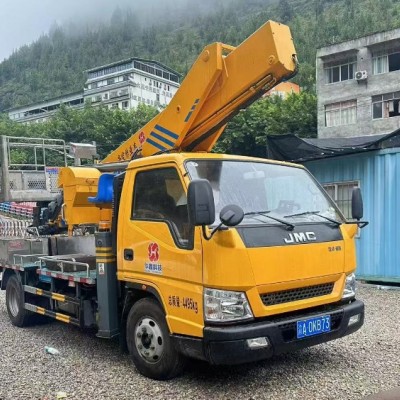 高空作業(yè)車在建筑維護中起著怎樣的作