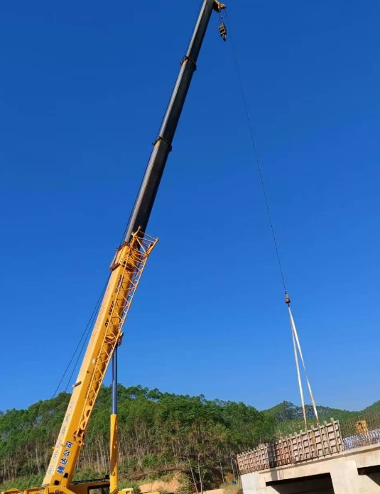 吊車的快速收放鉤功能對提高作業(yè)效率有多大幫助？-- 防城港市防城區(qū)豐春吊裝服務(wù)中心