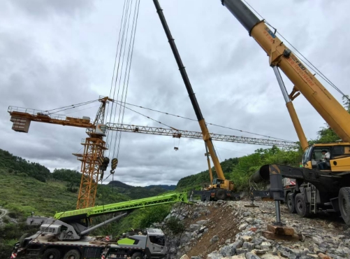 除了 50 噸的吊車，還有哪些噸位的吊車常用于工程項(xiàng)目中?-- 河北軒耀建筑機(jī)械設(shè)備租賃有限公司