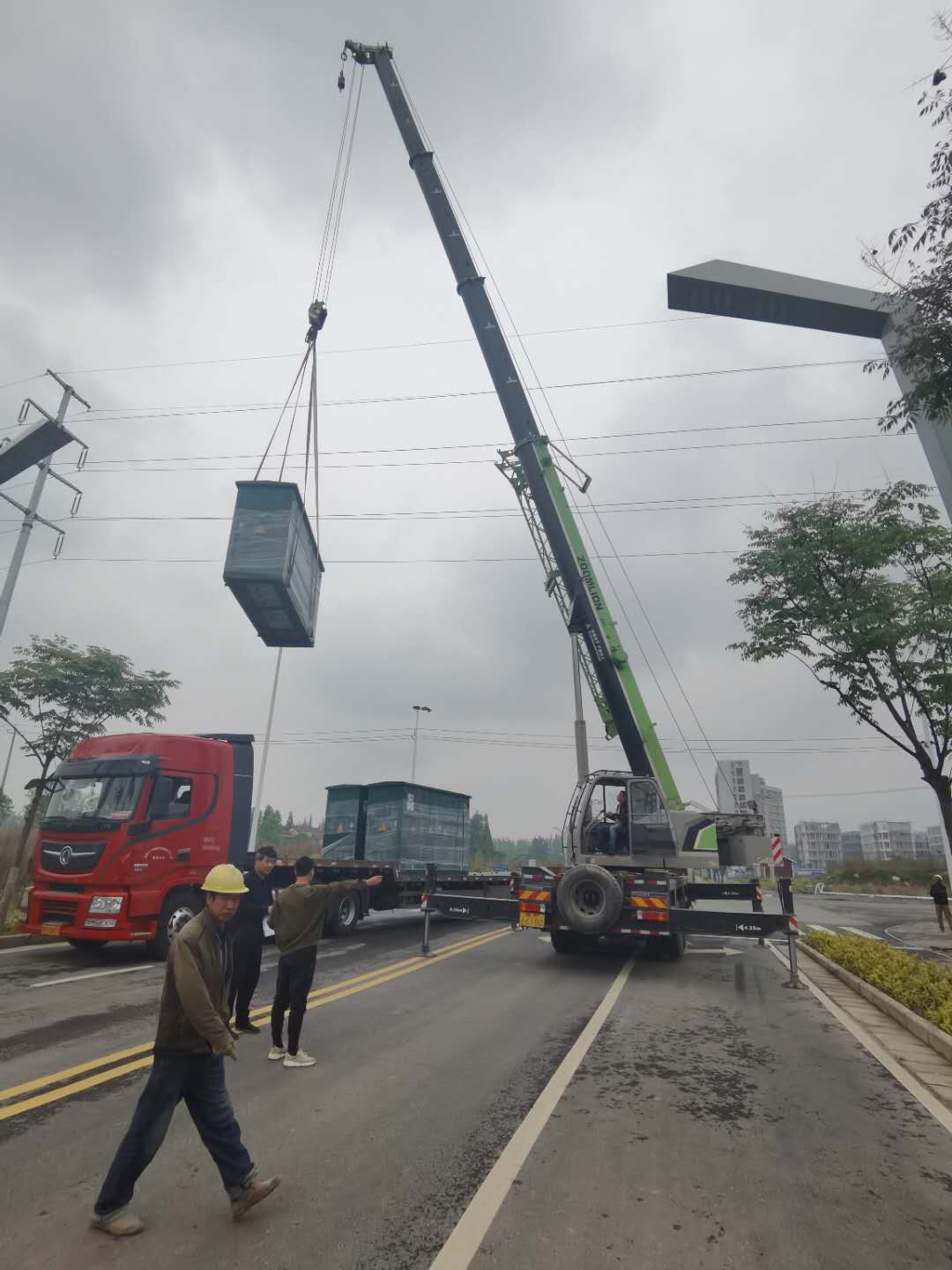 如何選擇靠譜的惠州吊車出租公司？-- 惠州市勝泰大件吊裝運(yùn)輸