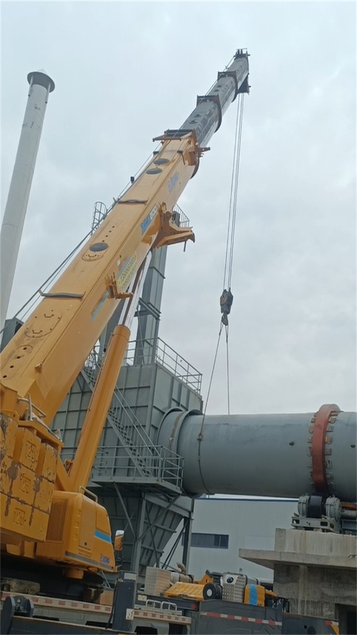 大型吊車在橋梁主塔搭建過(guò)程里的關(guān)鍵作用！-- 臨汾洪洞建輝吊車吊裝服務(wù)中心