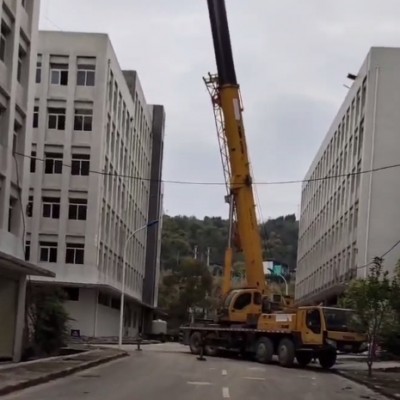 吊車在狹窄場地作業(yè)導致吊裝難度增加