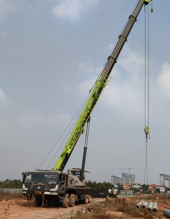 葫蘆島市建筑工地吊運難？專業(yè)吊車出租來幫忙！-- 葫蘆島巨力吊裝設(shè)備搬運服務(wù)中心