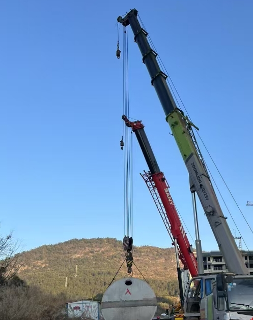 葫蘆島市工廠設(shè)備更新，可靠吊車出租解難題！-- 葫蘆島巨力吊裝設(shè)備搬運服務(wù)中心